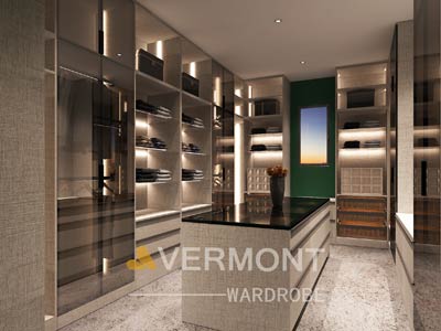 Italy Wardrobe, Case From Atlanta, GA, USA