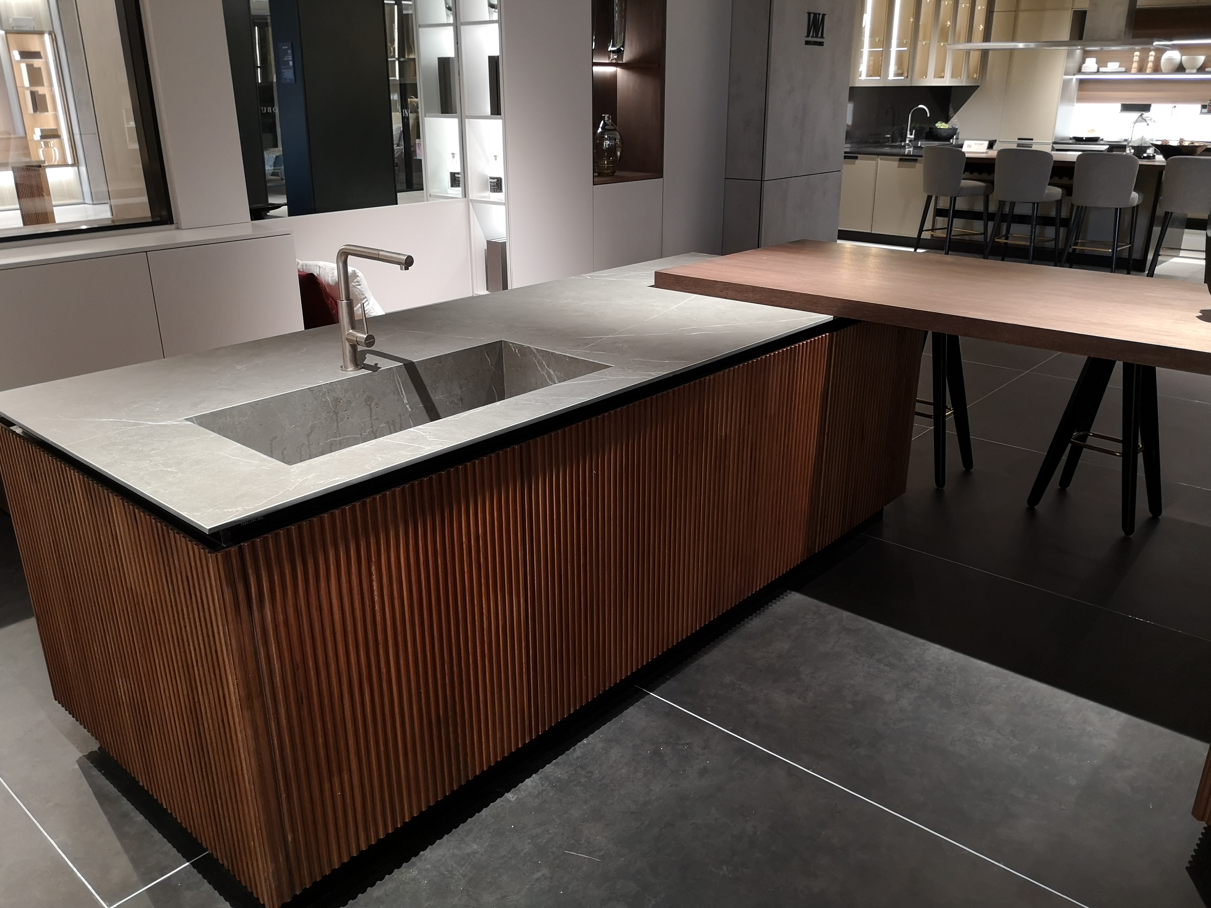 GLASS DISPLAY CABINET VERO