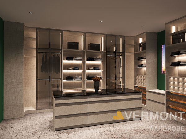 Italy Wardrobe, Case From Atlanta, GA, USA